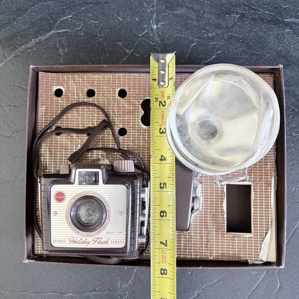 VTG 1960s Kodak Brownie Holiday Flash Outfit 183 L Camera Original Box UNTESTED